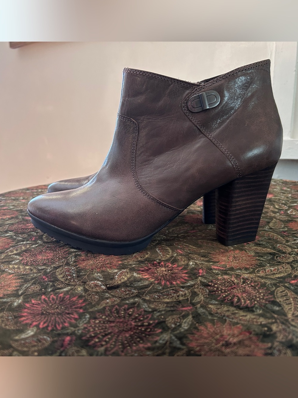 Easy Spirit Brown Ankle Booties Size 8.5 Block Heel Side Zip